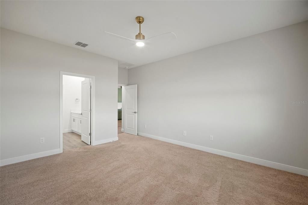 出租: $3,000 (3 贝兹, 2 浴室, 1699 平方英尺)