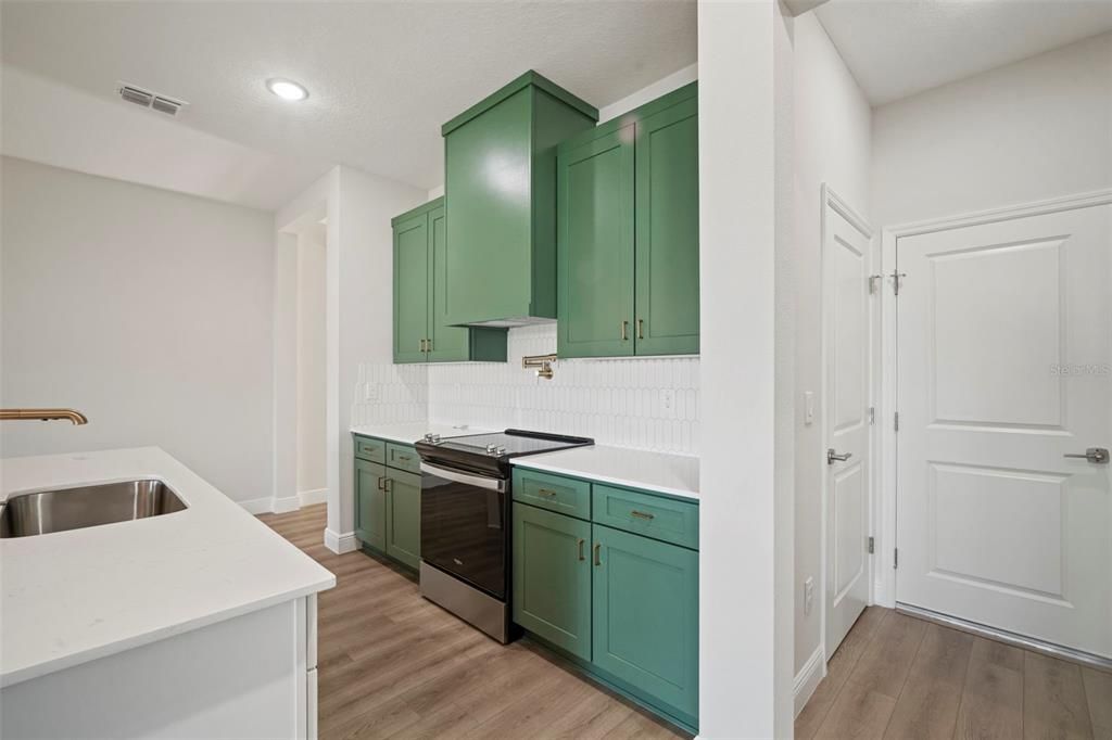 出租: $3,000 (3 贝兹, 2 浴室, 1699 平方英尺)