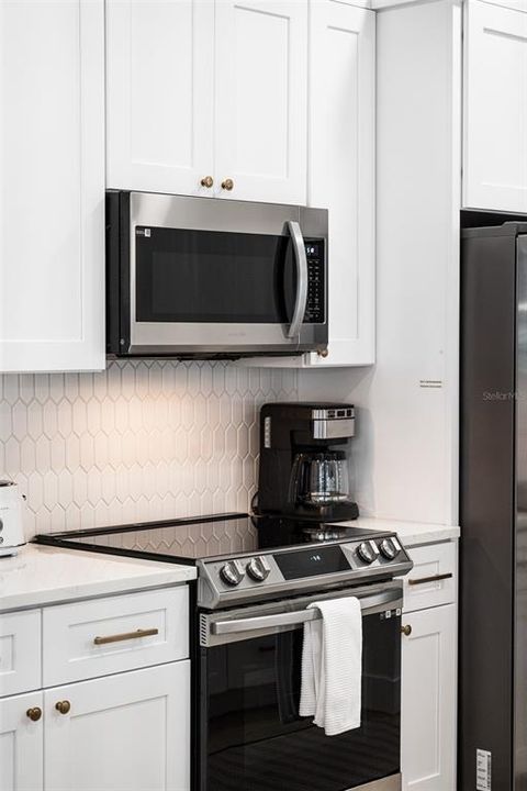 合同活跃: $399,000 (2 贝兹, 2 浴室, 1376 平方英尺)