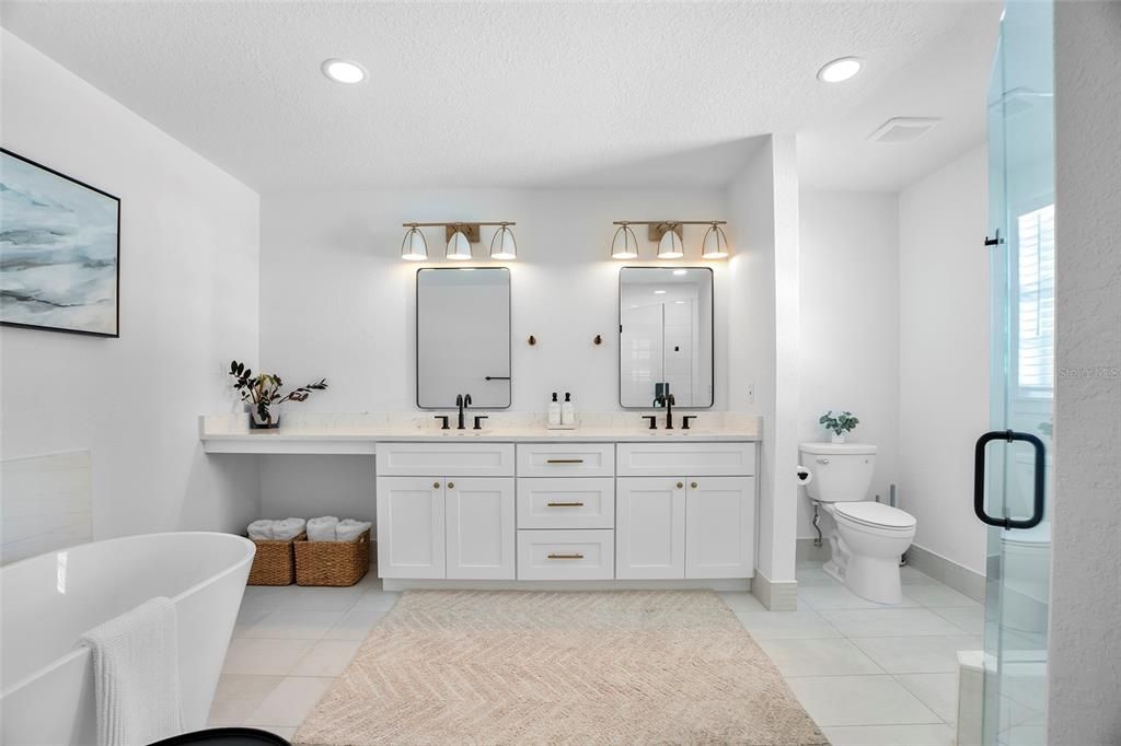 合同活跃: $399,000 (2 贝兹, 2 浴室, 1376 平方英尺)