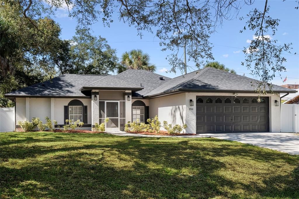 合同活跃: $399,000 (2 贝兹, 2 浴室, 1376 平方英尺)