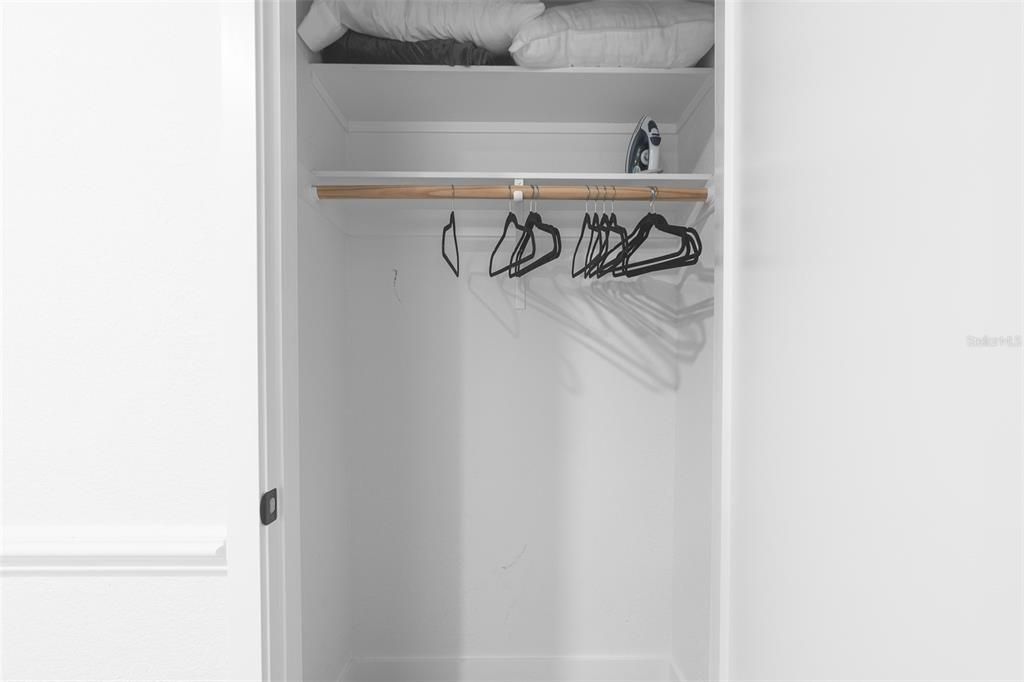 合同活跃: $399,000 (2 贝兹, 2 浴室, 1376 平方英尺)