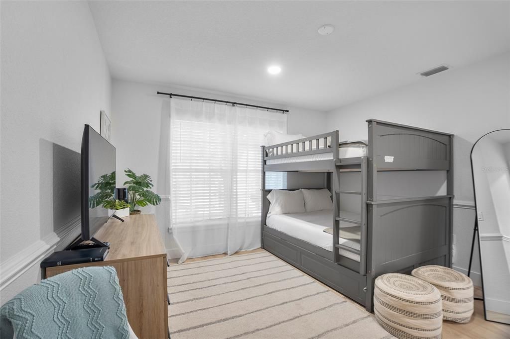 合同活跃: $399,000 (2 贝兹, 2 浴室, 1376 平方英尺)