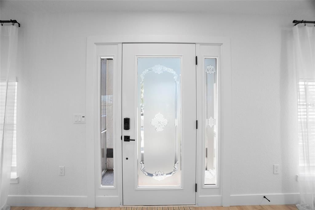 合同活跃: $399,000 (2 贝兹, 2 浴室, 1376 平方英尺)