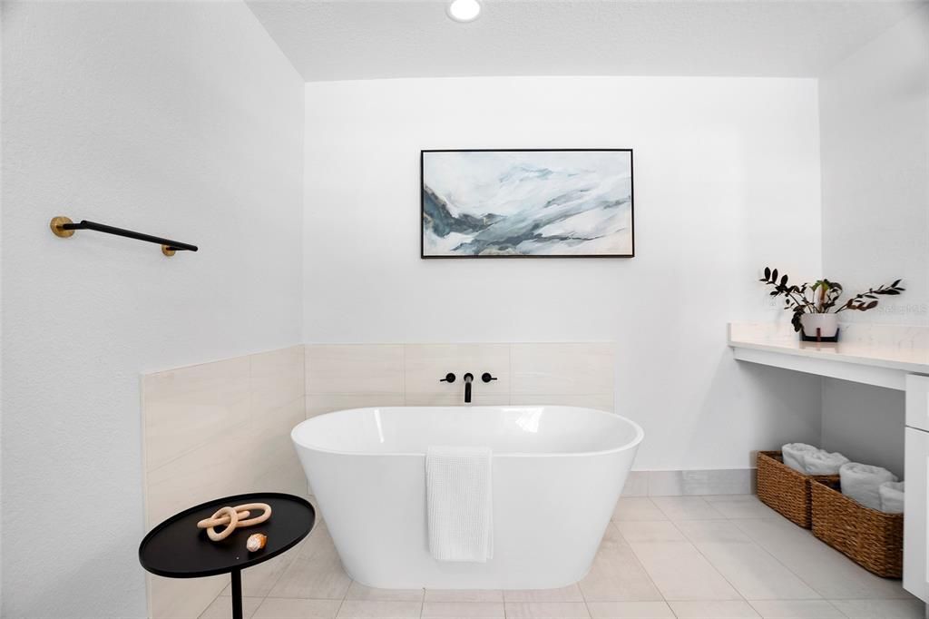 合同活跃: $399,000 (2 贝兹, 2 浴室, 1376 平方英尺)