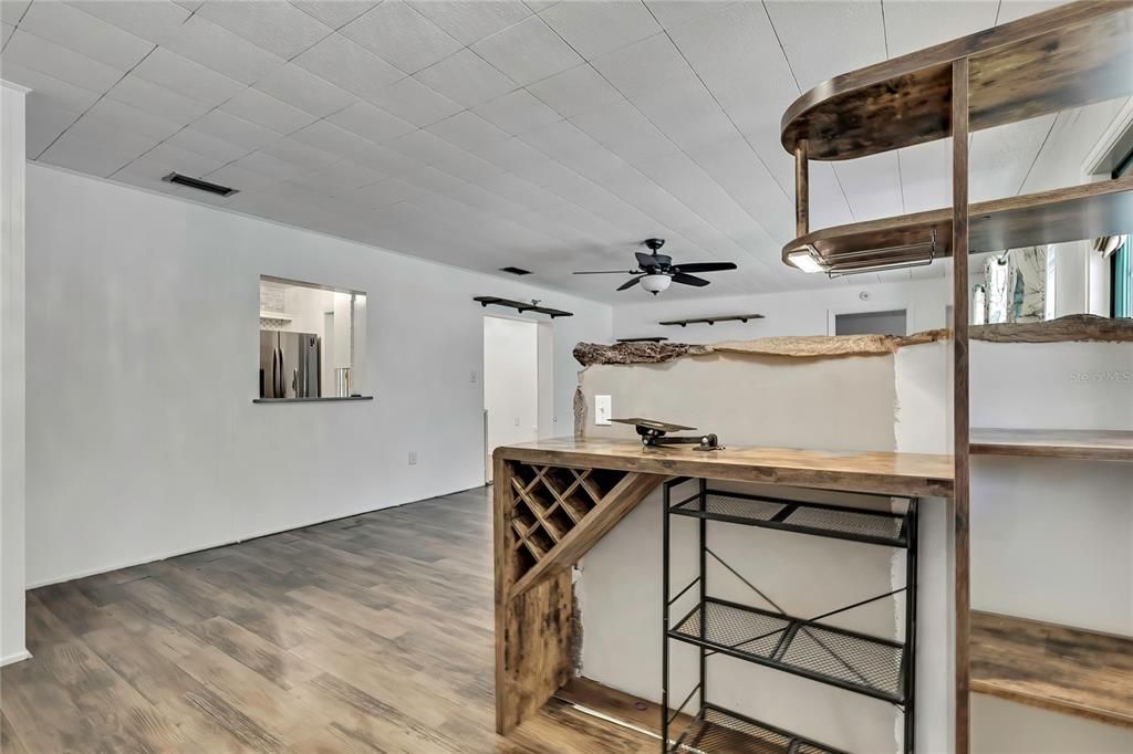 Activo con contrato: $449,000 (4 camas, 2 baños, 1736 Pies cuadrados)