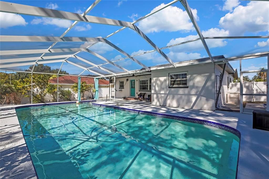 Activo con contrato: $449,000 (4 camas, 2 baños, 1736 Pies cuadrados)