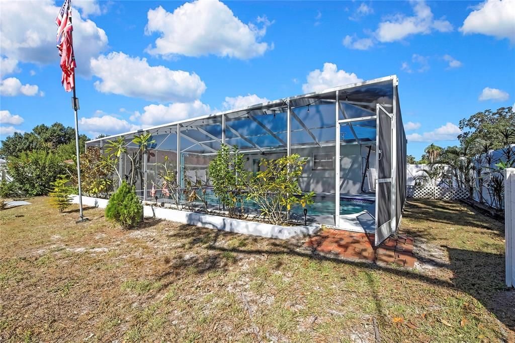 Activo con contrato: $449,000 (4 camas, 2 baños, 1736 Pies cuadrados)