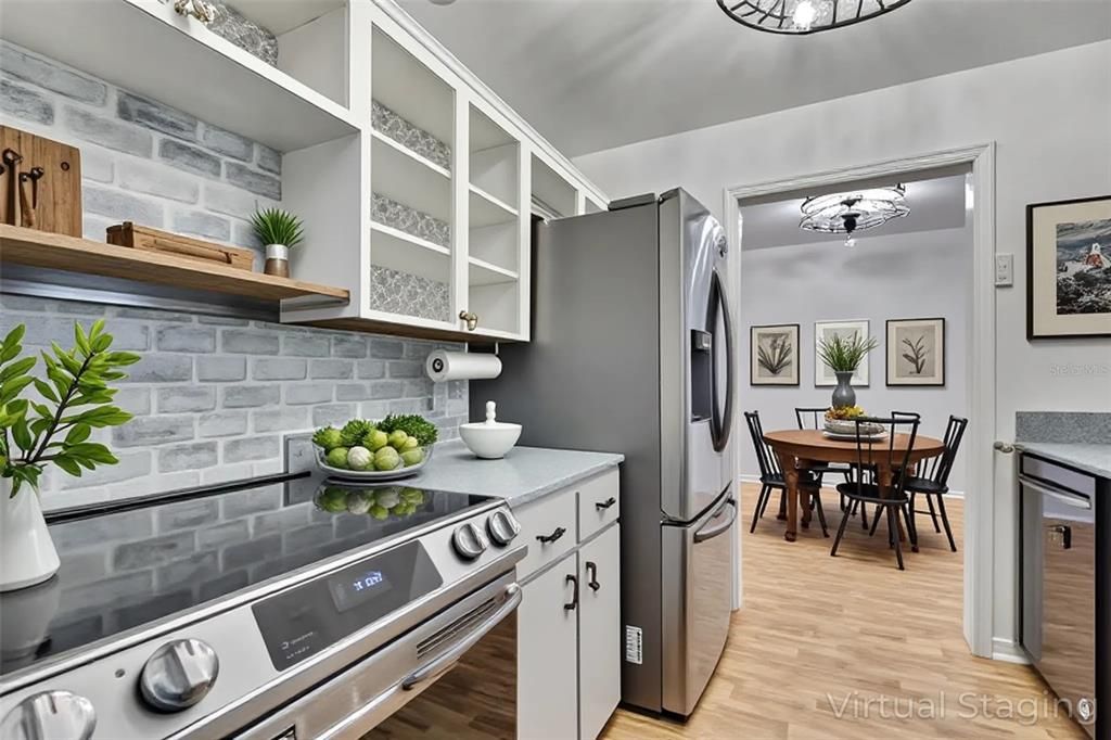 Activo con contrato: $449,000 (4 camas, 2 baños, 1736 Pies cuadrados)