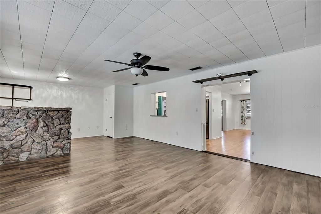 Activo con contrato: $449,000 (4 camas, 2 baños, 1736 Pies cuadrados)