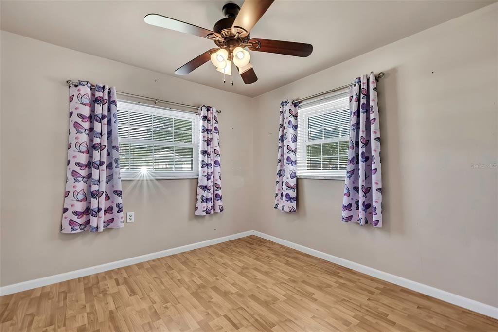 Activo con contrato: $449,000 (4 camas, 2 baños, 1736 Pies cuadrados)