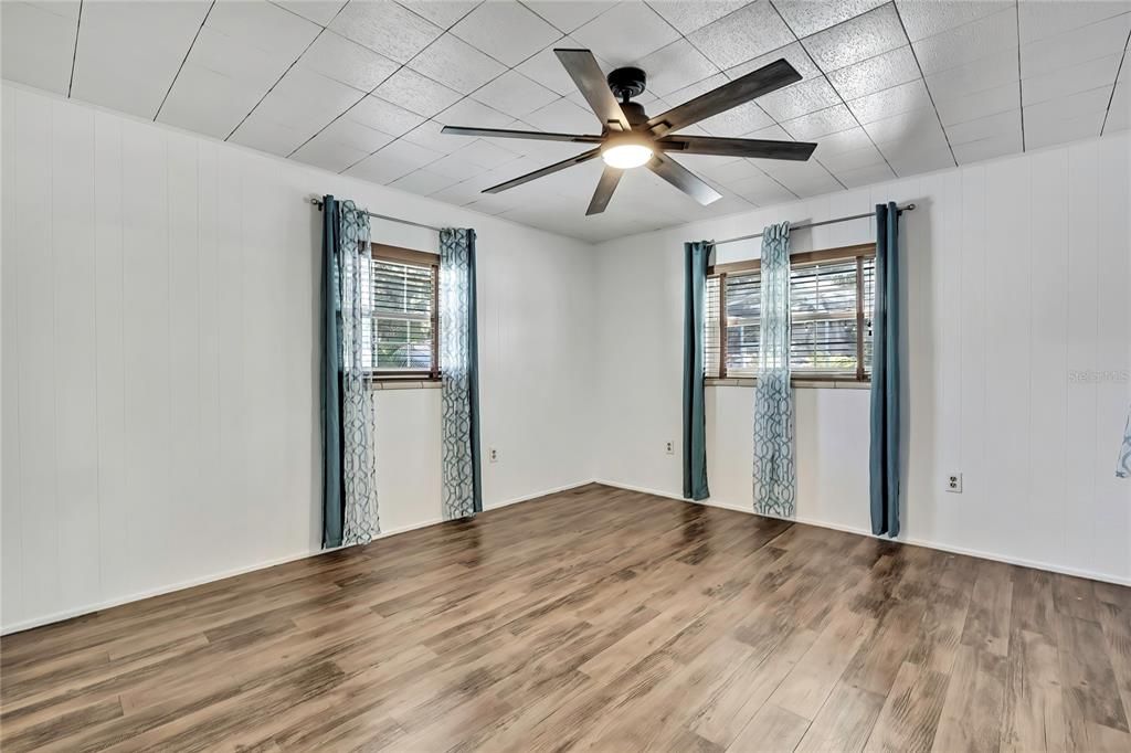 Activo con contrato: $449,000 (4 camas, 2 baños, 1736 Pies cuadrados)