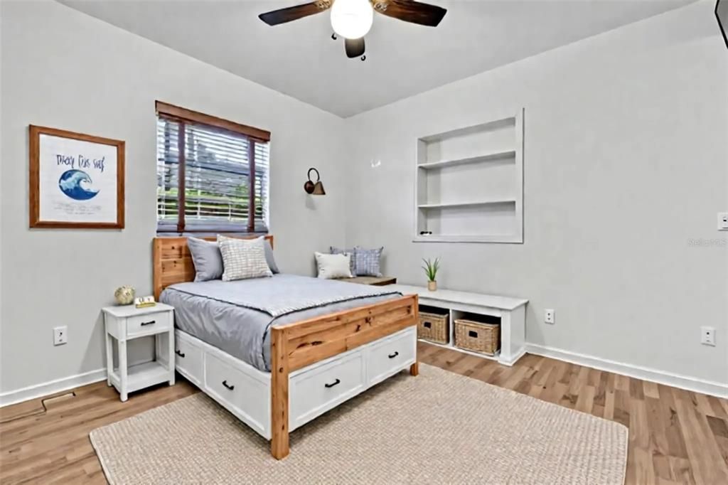 Activo con contrato: $449,000 (4 camas, 2 baños, 1736 Pies cuadrados)