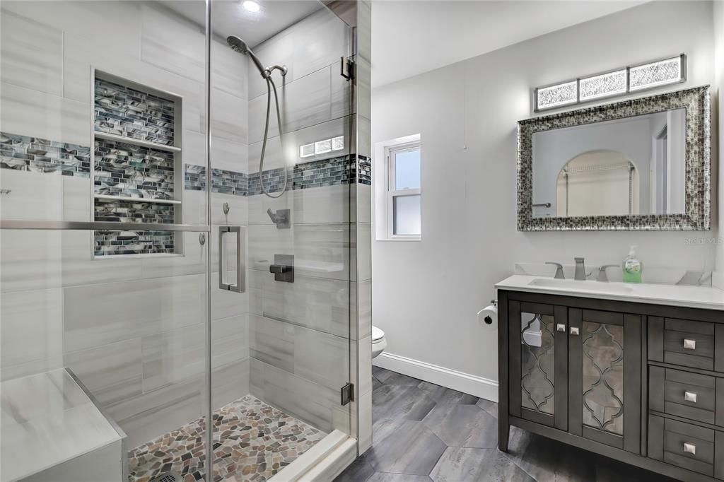 Activo con contrato: $449,000 (4 camas, 2 baños, 1736 Pies cuadrados)