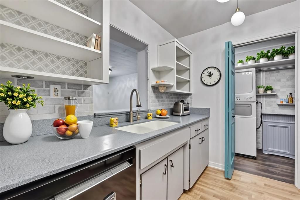 Activo con contrato: $449,000 (4 camas, 2 baños, 1736 Pies cuadrados)