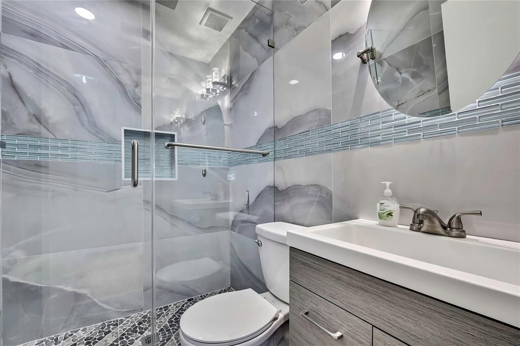 Activo con contrato: $449,000 (4 camas, 2 baños, 1736 Pies cuadrados)