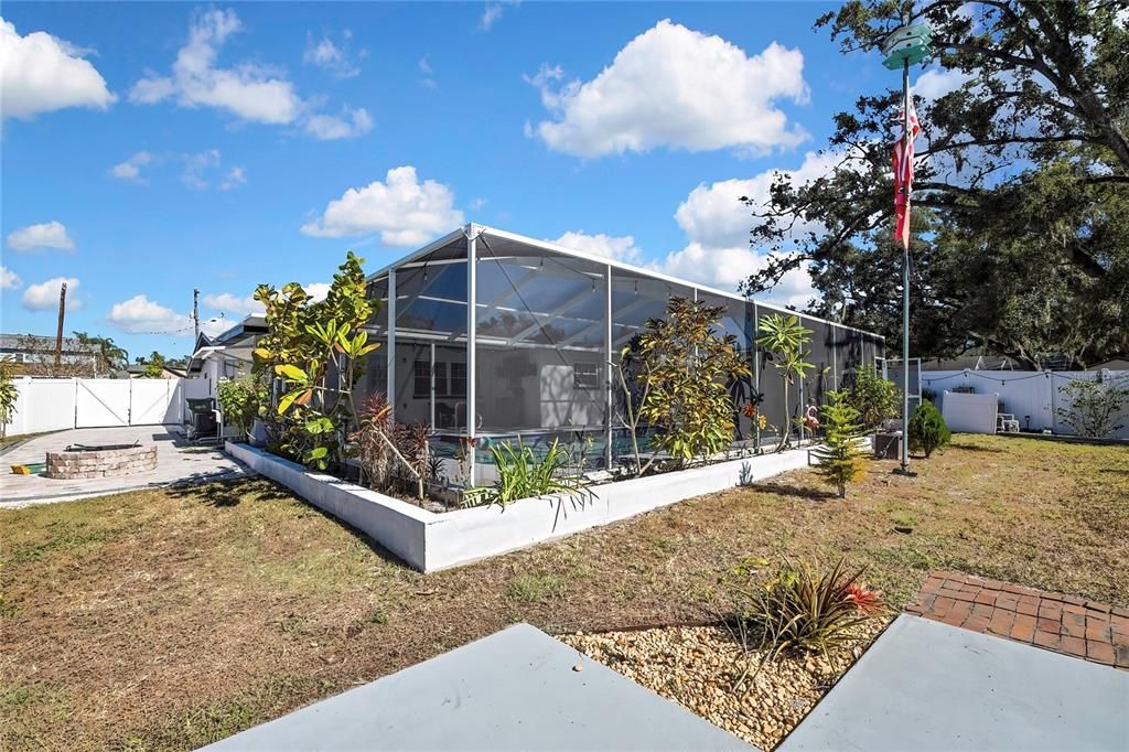 Activo con contrato: $449,000 (4 camas, 2 baños, 1736 Pies cuadrados)