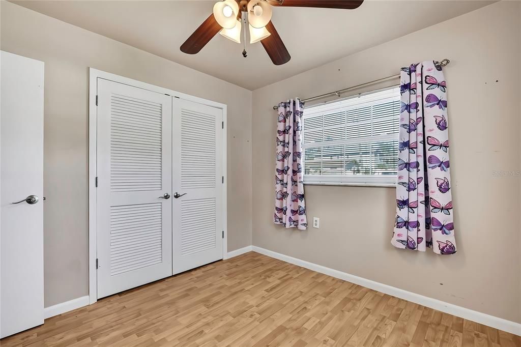 Activo con contrato: $449,000 (4 camas, 2 baños, 1736 Pies cuadrados)