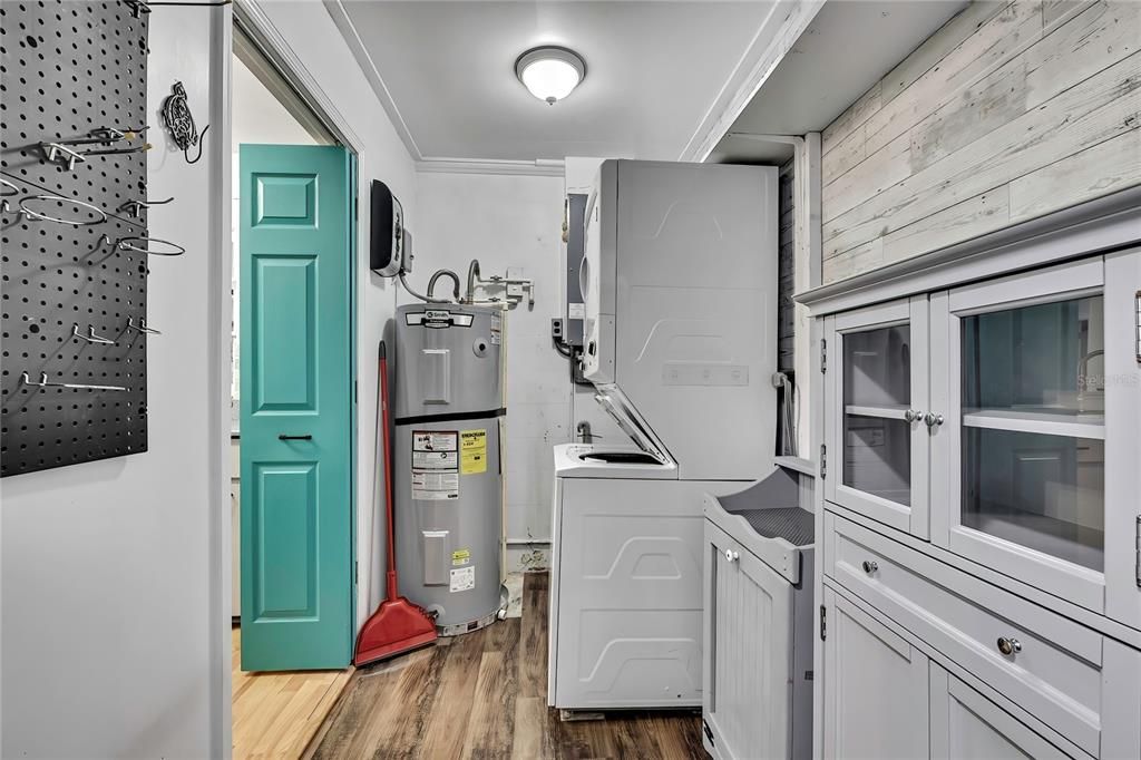 Activo con contrato: $449,000 (4 camas, 2 baños, 1736 Pies cuadrados)