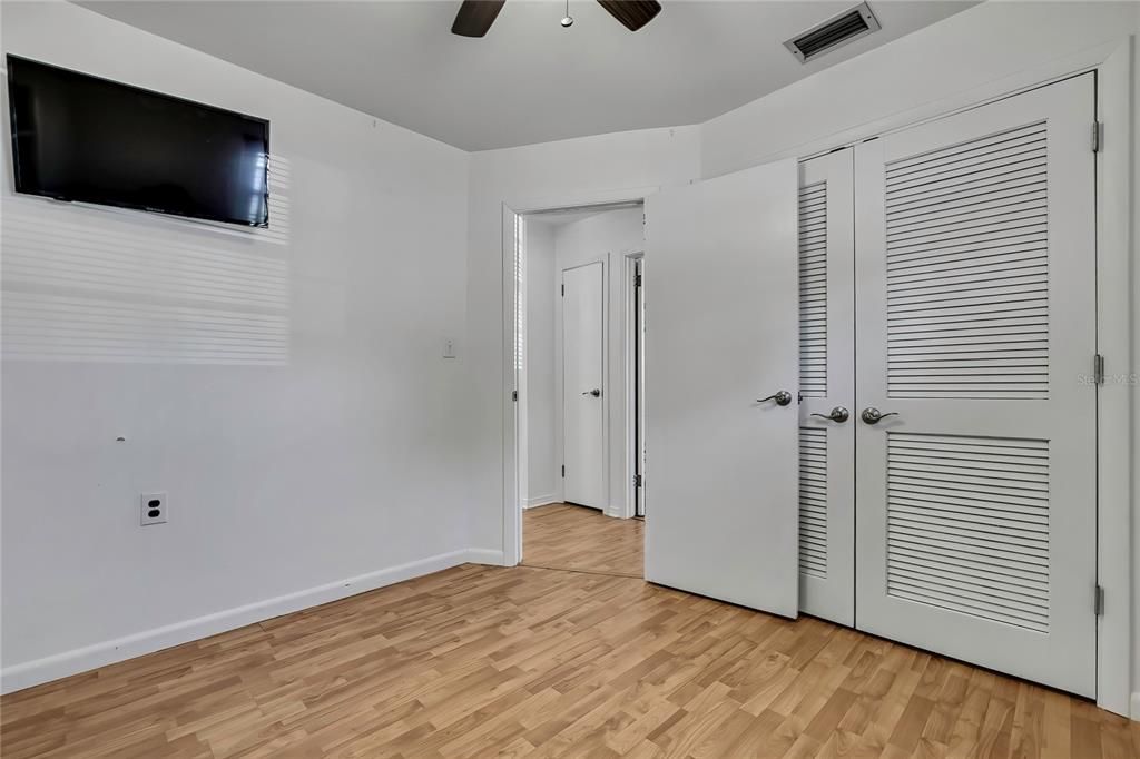 Activo con contrato: $449,000 (4 camas, 2 baños, 1736 Pies cuadrados)