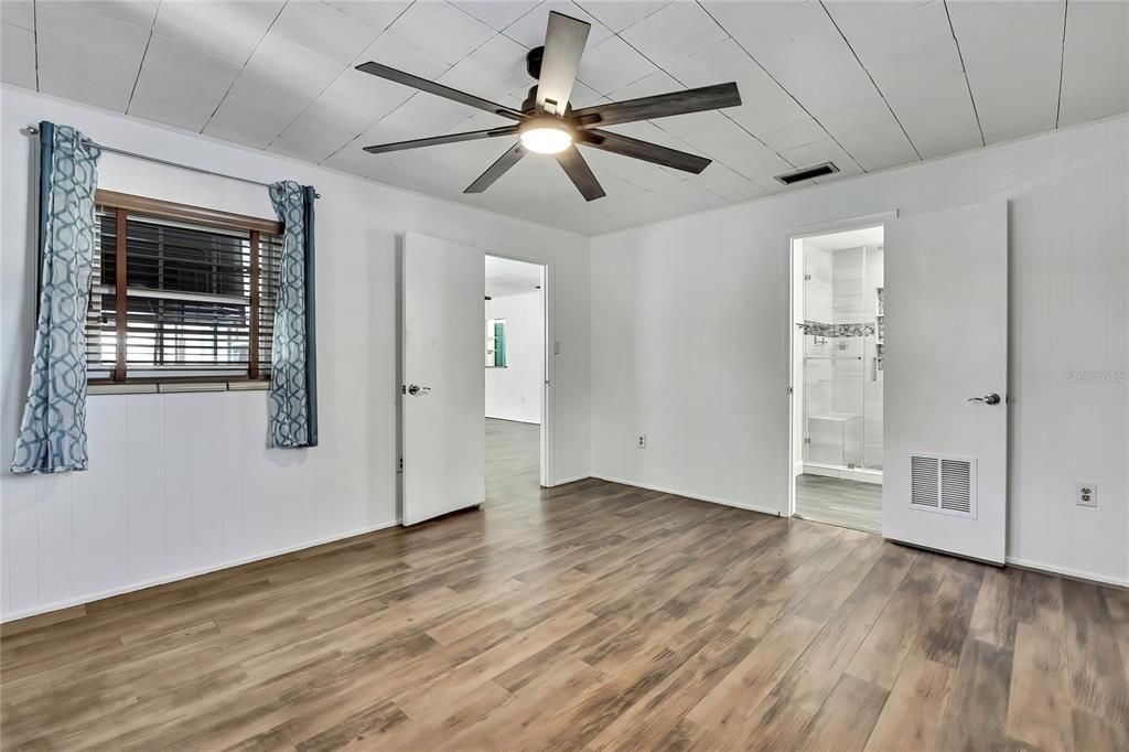 Activo con contrato: $449,000 (4 camas, 2 baños, 1736 Pies cuadrados)