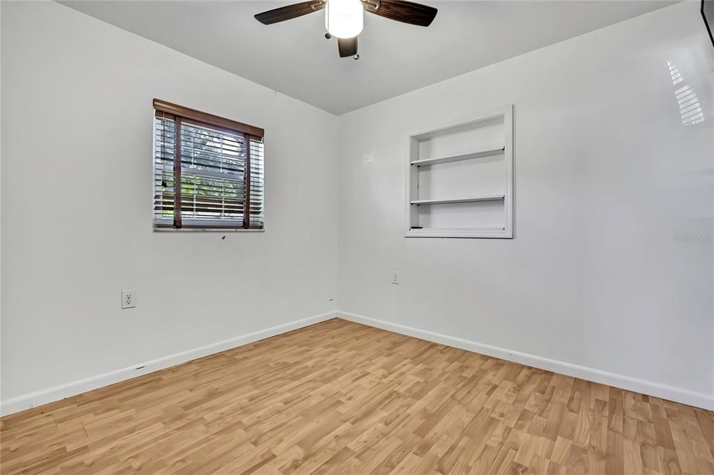 Activo con contrato: $449,000 (4 camas, 2 baños, 1736 Pies cuadrados)