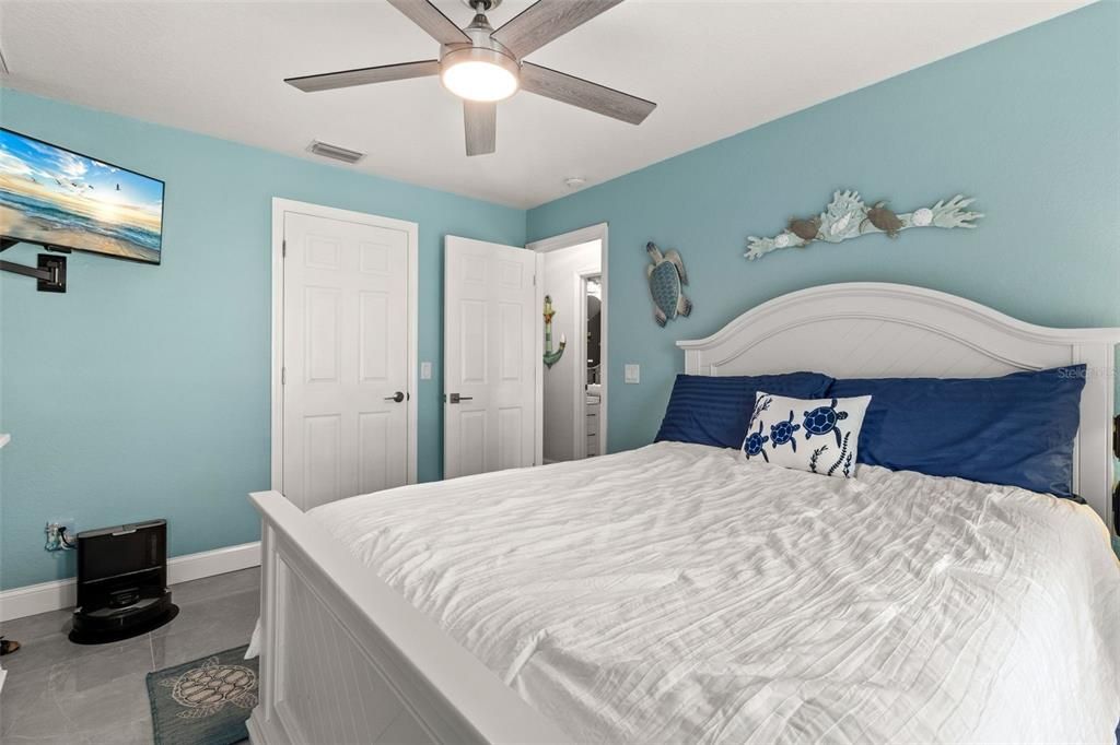 Active With Contract: $424,000 (3 beds, 2 baths, 1645 Square Feet)