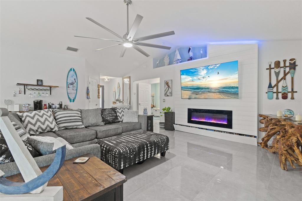 Active With Contract: $424,000 (3 beds, 2 baths, 1645 Square Feet)