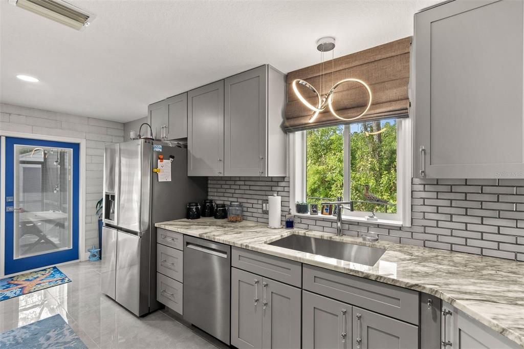 Active With Contract: $424,000 (3 beds, 2 baths, 1645 Square Feet)