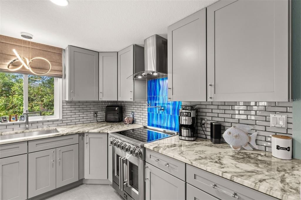 Active With Contract: $424,000 (3 beds, 2 baths, 1645 Square Feet)