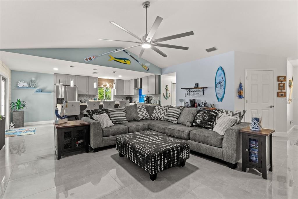 Active With Contract: $424,000 (3 beds, 2 baths, 1645 Square Feet)