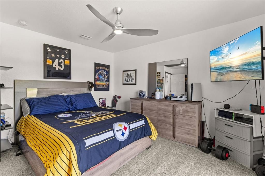 Active With Contract: $424,000 (3 beds, 2 baths, 1645 Square Feet)