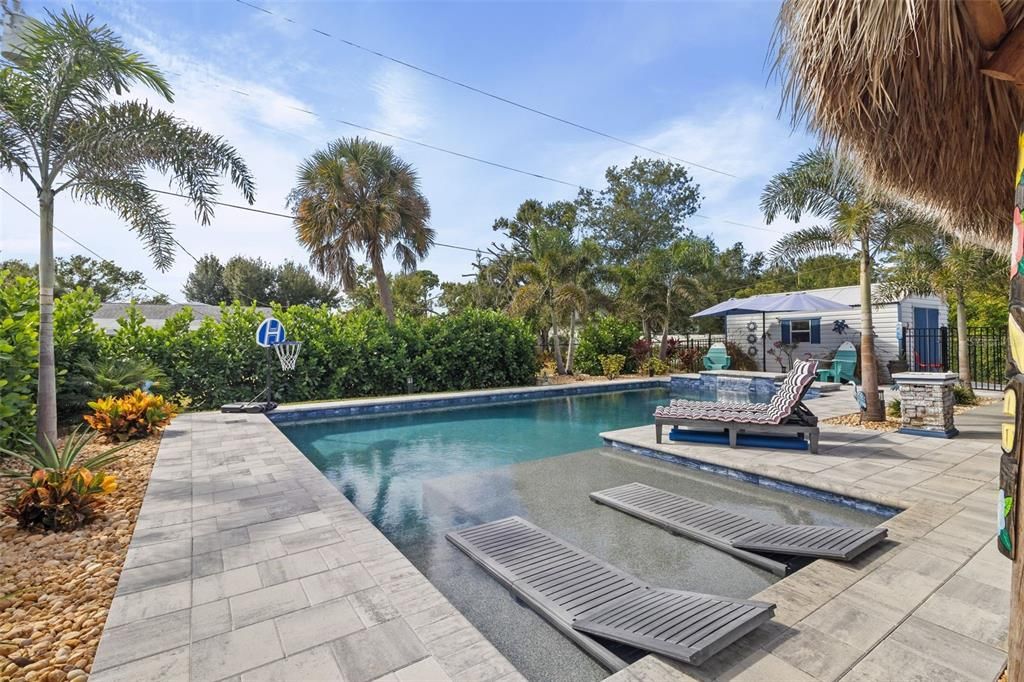 Active With Contract: $424,000 (3 beds, 2 baths, 1645 Square Feet)