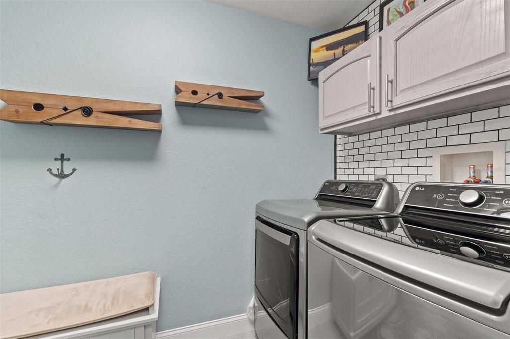 Active With Contract: $424,000 (3 beds, 2 baths, 1645 Square Feet)