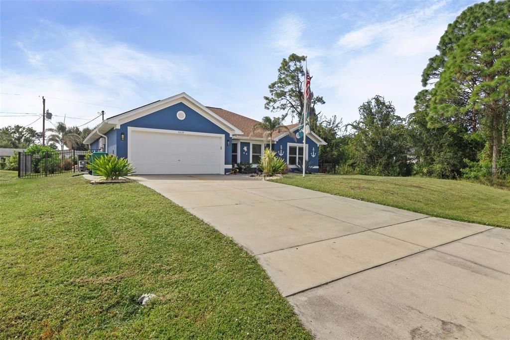 Active With Contract: $424,000 (3 beds, 2 baths, 1645 Square Feet)