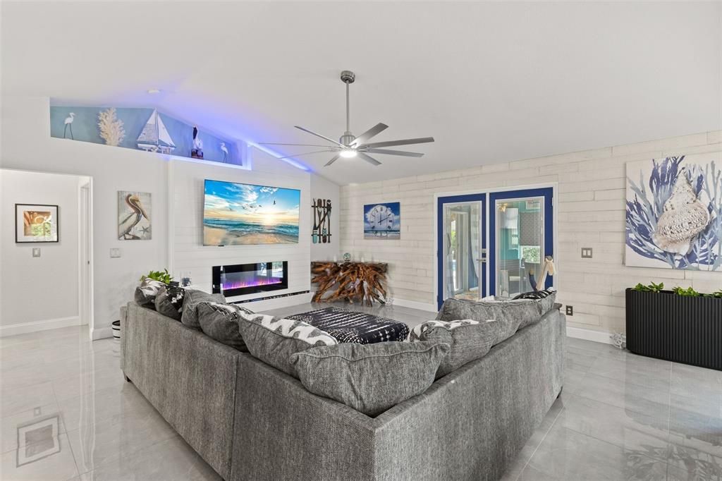 Active With Contract: $424,000 (3 beds, 2 baths, 1645 Square Feet)