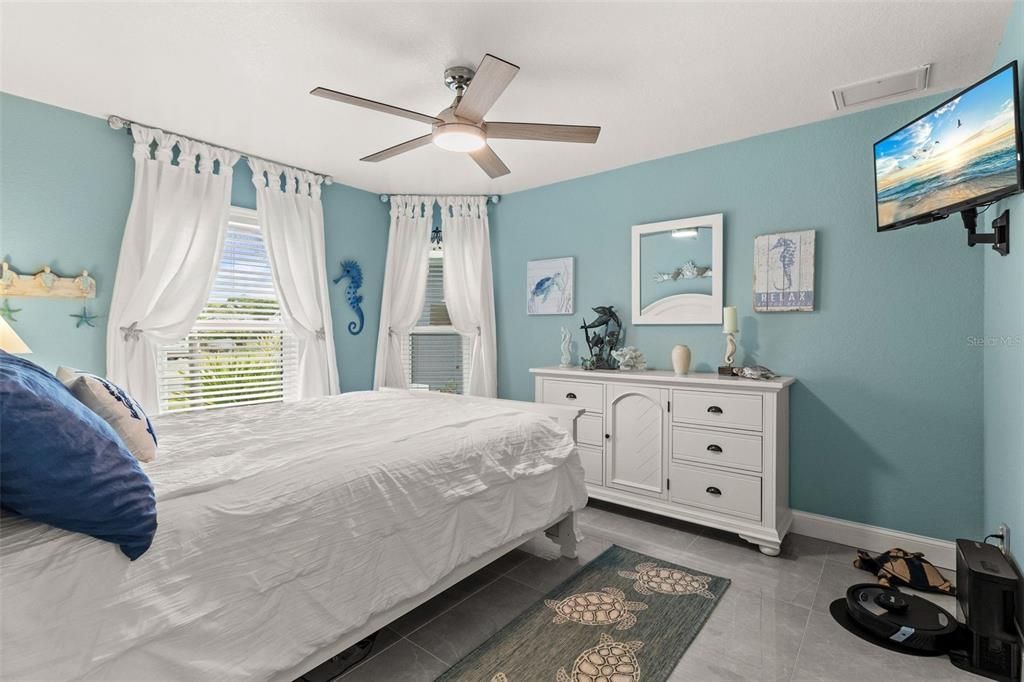 Active With Contract: $424,000 (3 beds, 2 baths, 1645 Square Feet)