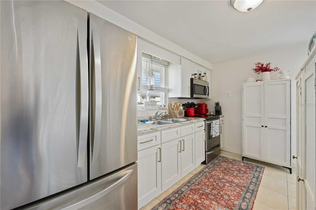 На продажу: $699,000 (4 спален, 0 ванн, 1464 Квадратных фут)