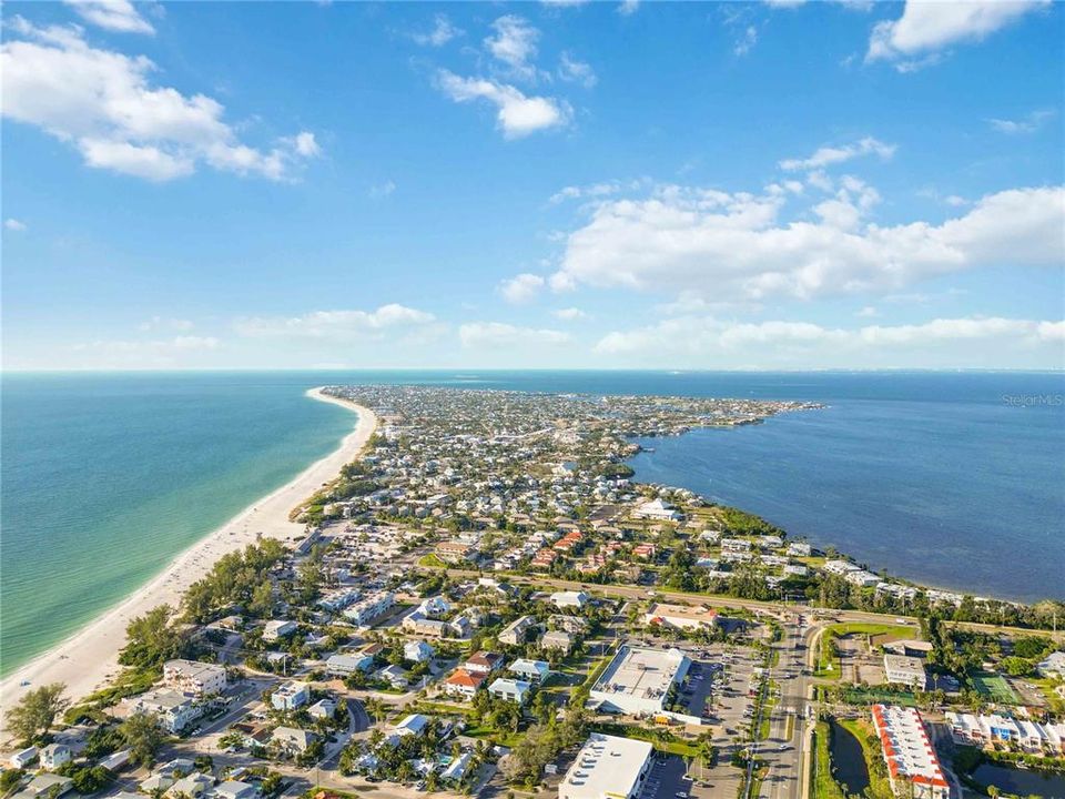 На продажу: $699,000 (4 спален, 0 ванн, 1464 Квадратных фут)