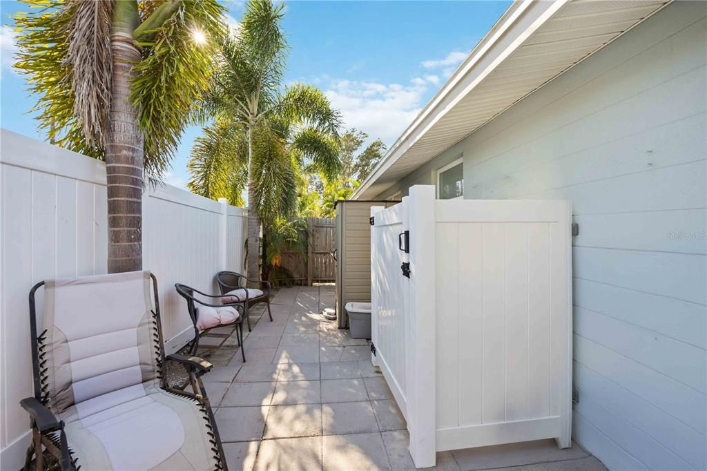 На продажу: $699,000 (4 спален, 0 ванн, 1464 Квадратных фут)