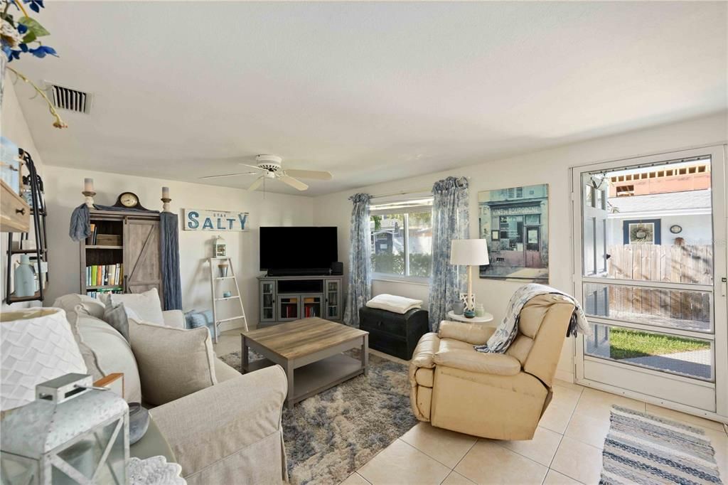 На продажу: $699,000 (4 спален, 0 ванн, 1464 Квадратных фут)