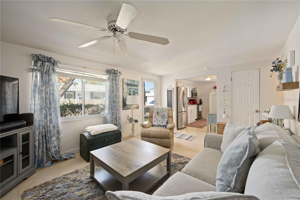 На продажу: $699,000 (4 спален, 0 ванн, 1464 Квадратных фут)