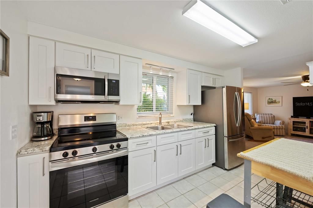 На продажу: $699,000 (4 спален, 0 ванн, 1464 Квадратных фут)