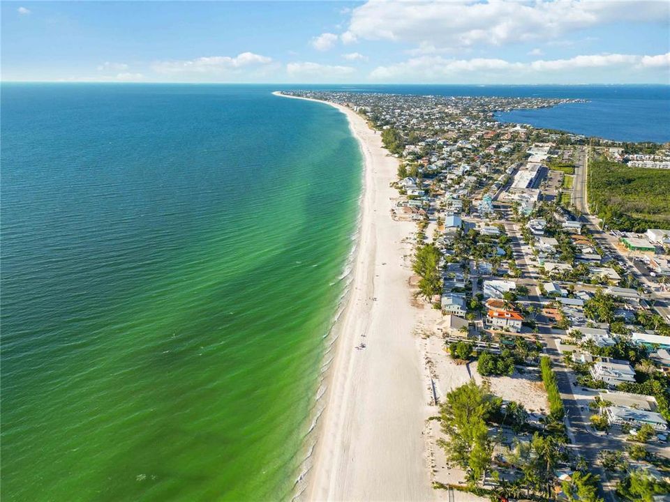 На продажу: $699,000 (4 спален, 0 ванн, 1464 Квадратных фут)