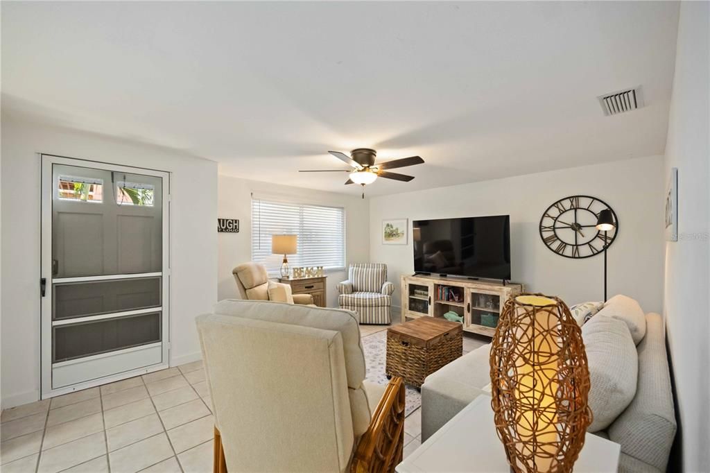 На продажу: $699,000 (4 спален, 0 ванн, 1464 Квадратных фут)