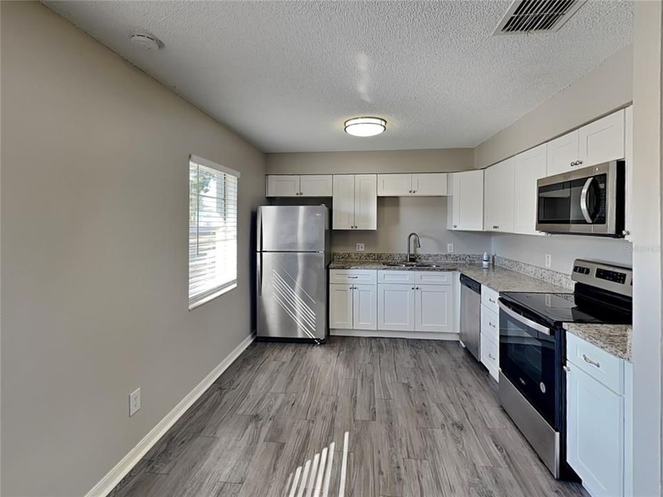 出租: $1,749 (4 贝兹, 2 浴室, 1248 平方英尺)