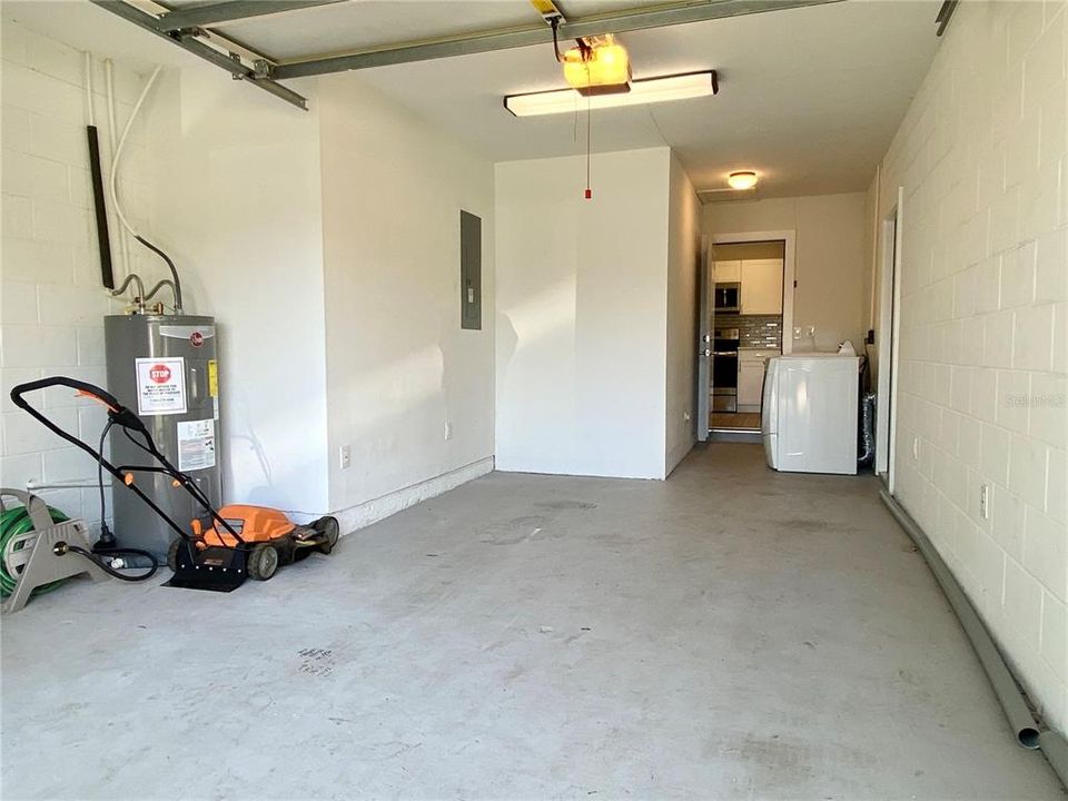 For Rent: $2,295 (4 beds, 2 baths, 1304 Square Feet)