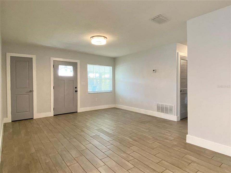 For Rent: $2,295 (4 beds, 2 baths, 1304 Square Feet)