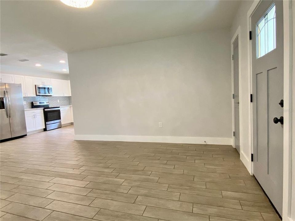 For Rent: $2,295 (4 beds, 2 baths, 1304 Square Feet)