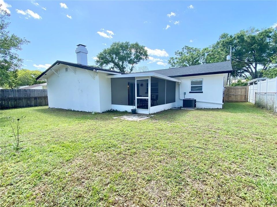 For Rent: $2,295 (4 beds, 2 baths, 1304 Square Feet)